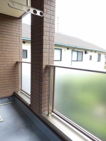 バルコニー　陽当たり良好なバルコニーです