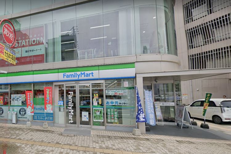 コンビニ　ファミリーマート鹿児島中央駅前店（コンビニ）まで109m