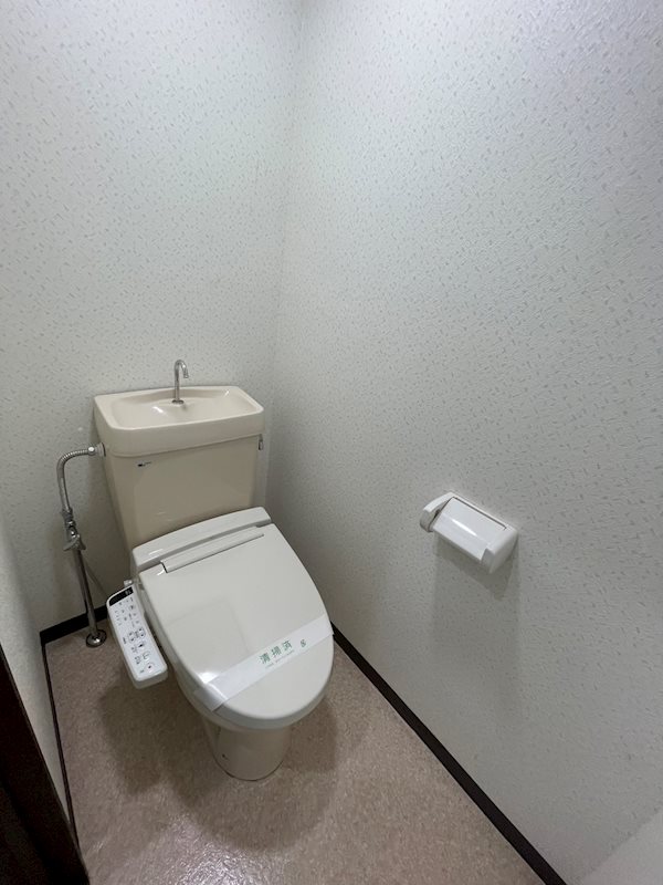 トイレ　※別号室の写真です。（実際のお部屋とは異なります）