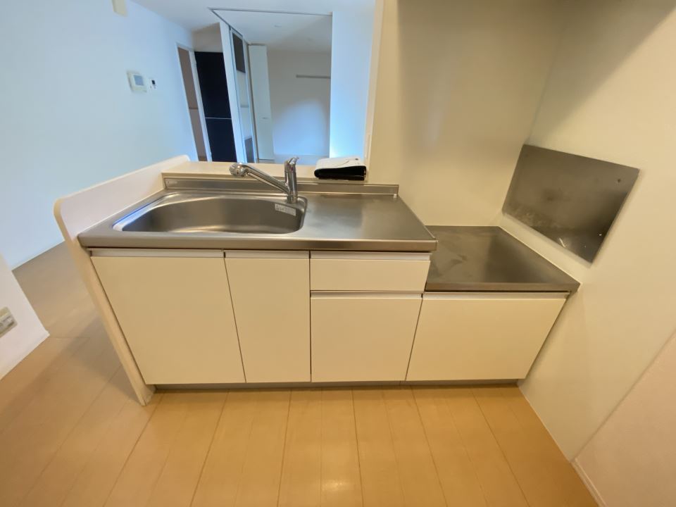 キッチン　シンク前は棚になっています