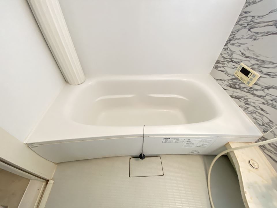 バス・シャワールーム　浴室乾燥、追い炊き、鏡付です