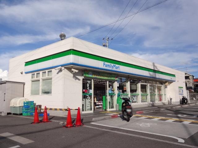 コンビニ　ファミリーマート（コンビニ）まで3166m