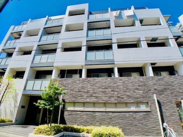 ロビー　落ち着いた雰囲気の外観です