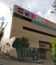 スーパー　トナリエ南千里（スーパー）まで997m