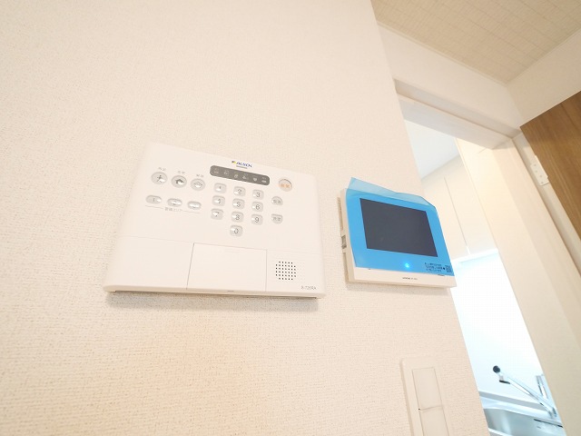 セキュリティ　モニター付きインターホンです。