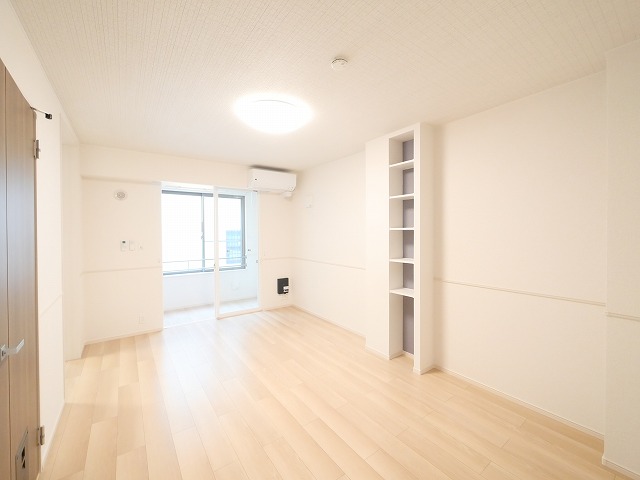 居室・リビング　こちらの居間で趣味の時間をお楽しみください