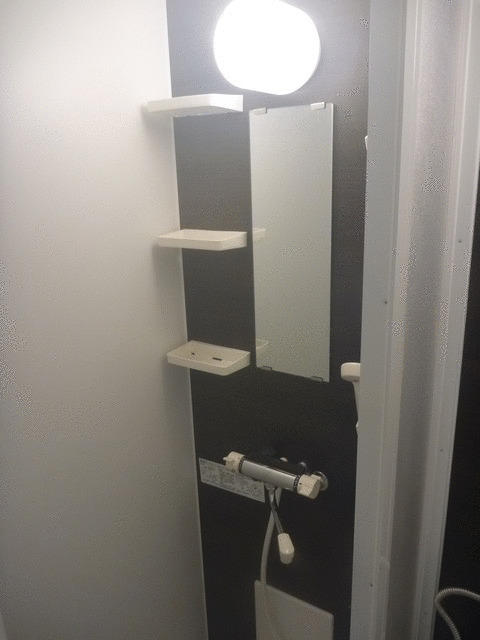 バス・シャワールーム　シャワー