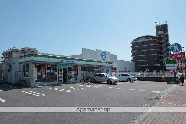 コンビニ　ファミリーマート（コンビニ）まで142m