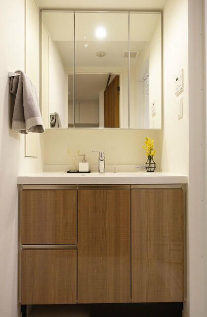 洗面設備　写真は同タイプ住居です。