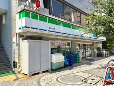 コンビニ　ファミリーマート鶴見中央店（コンビニ）まで37m
