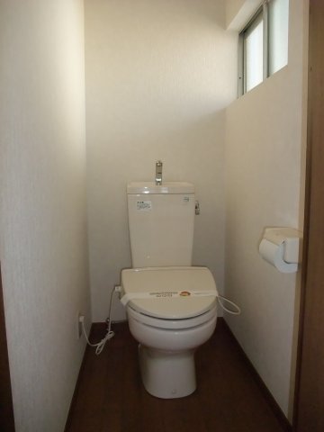 トイレ　ゆったりとした空間のトイレです（参考写真です。現状優先となり