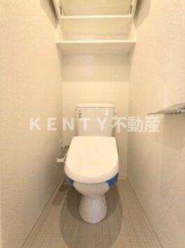 トイレ　落ち着いた色調のトイレです