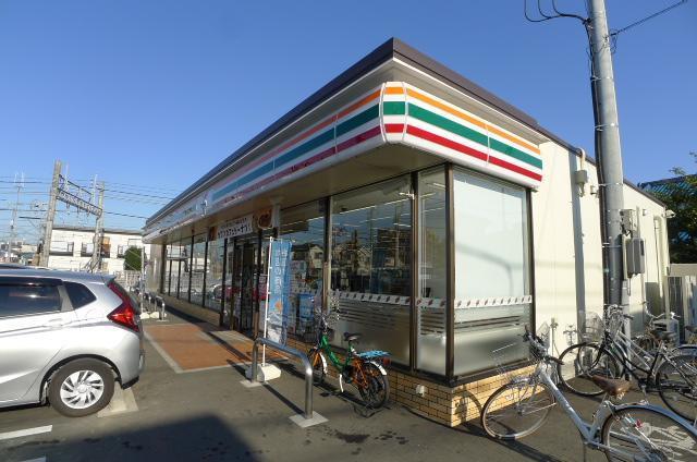 コンビニ　セブンイレブン（コンビニ）まで438m