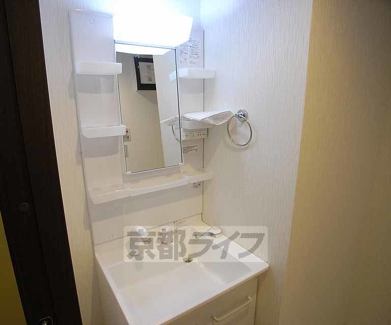 その他設備　独立洗面台です