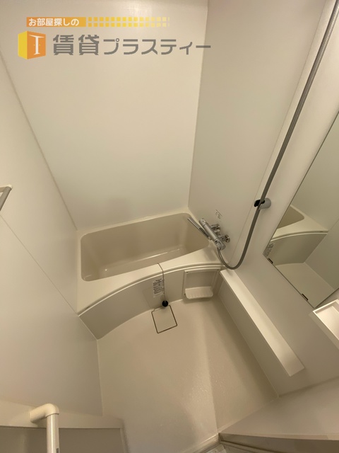 バス・シャワールーム　浴室乾燥機能付き。