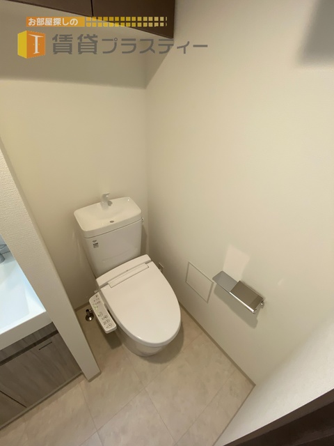 トイレ　温水洗浄便座付き。