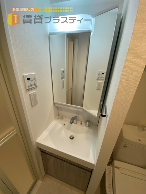 洗面設備　使い勝手の良い独立洗面台です。