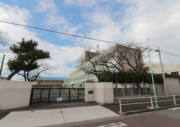 小学校　名古屋市立千鳥小学校（小学校）まで574m
