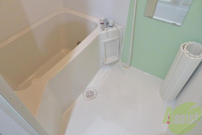 バス・シャワールーム　お風呂はバス・トイレ別で清潔に使うことが出来ます。