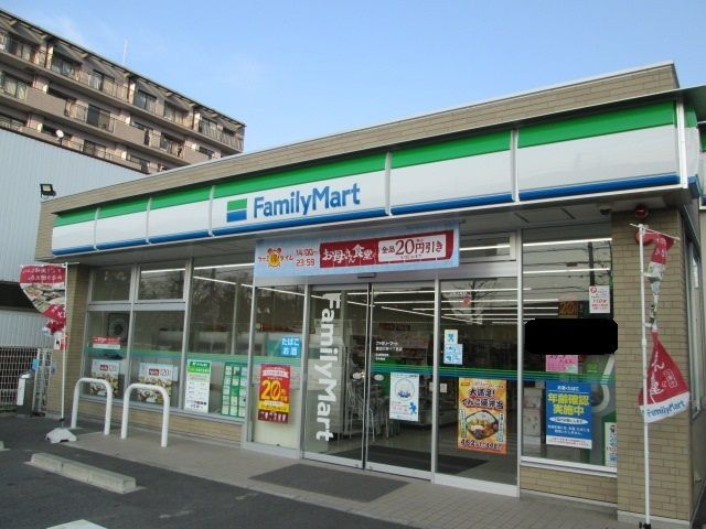 コンビニ　ファミリーマート（コンビニ）まで210m