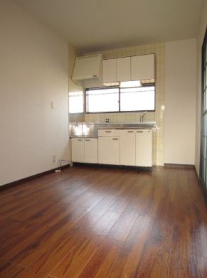 セキュリティ　キッチン。窓があって嬉しい。