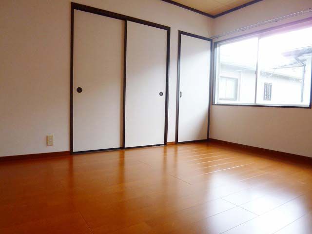 居室・リビング　リビング。角部屋陽当り良好で明るいお部屋