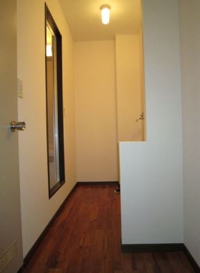 その他共有部分　玄関とリビングをつなぐ廊下