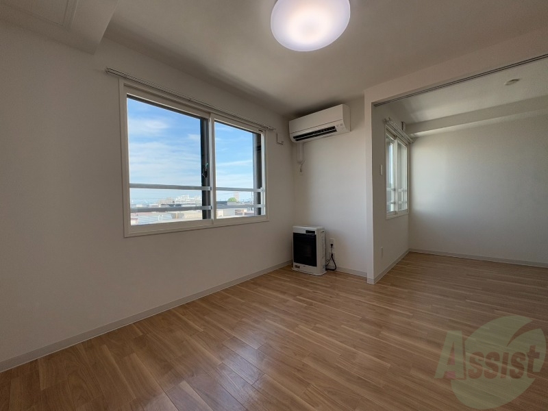 居室・リビング　広々としたリビングですね。使い勝手がよさそうですね！