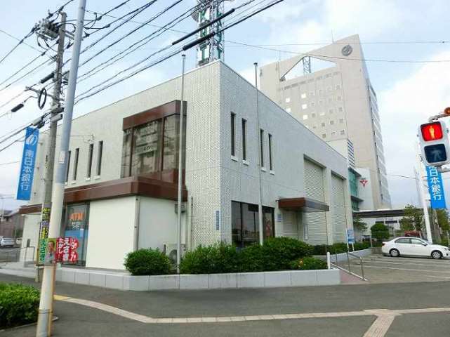 銀行　南日本銀行与次郎ヶ浜支店（銀行）まで747m