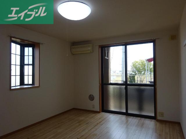 居室・リビング　室内