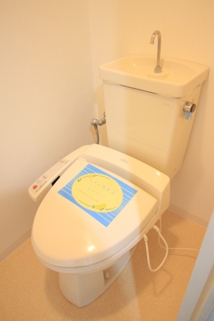トイレ　温水洗浄便座