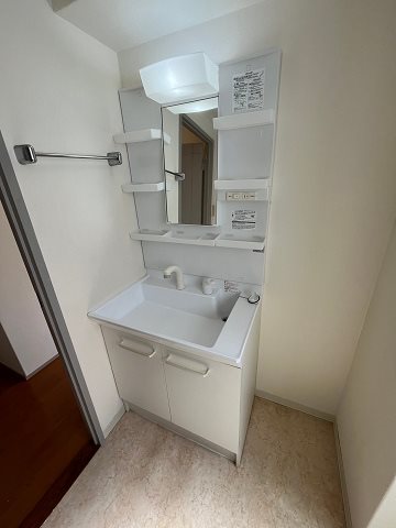 洗面設備　スペースが確保できる洗面所です