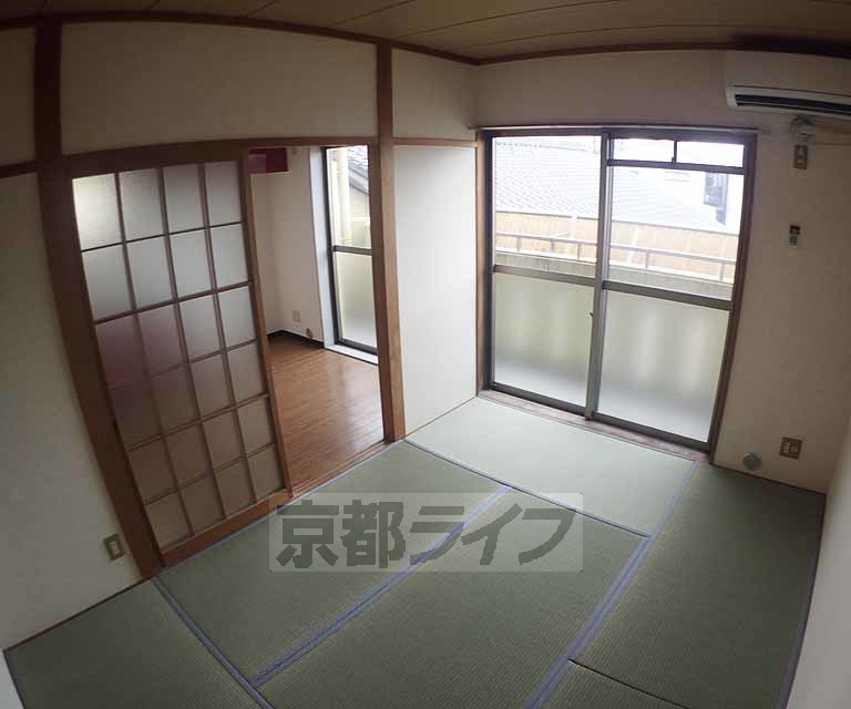 居室・リビング　落ち着く和室のお部屋です。