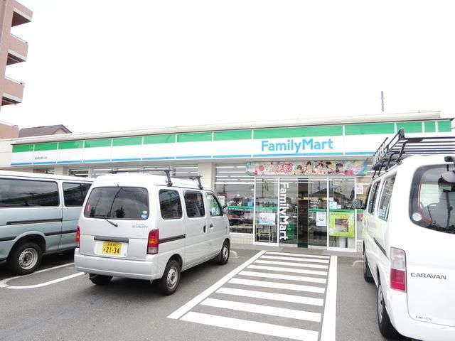 コンビニ　ファミリーマート（コンビニ）まで1028m