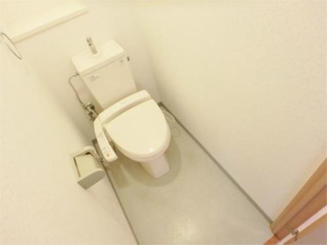 トイレ　嬉しいウォシュレット付き