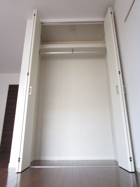 収納　高さのあるクローゼット