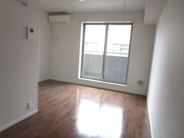 居室・リビング　8.1帖のゆとりある洋室