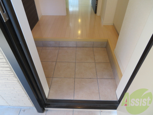 玄関　玄関の様子です。明るい印象ですね。気分もあがりそう。