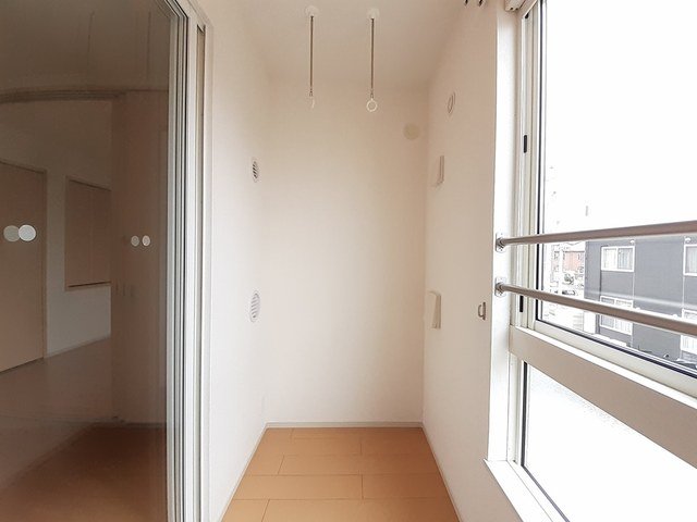 バルコニー　こちらサンルームになります