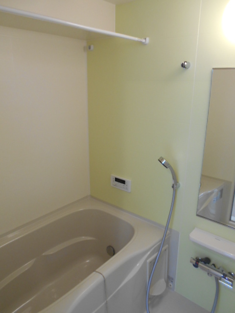 バス・シャワールーム　追焚機能付浴槽・浴室乾燥機完備