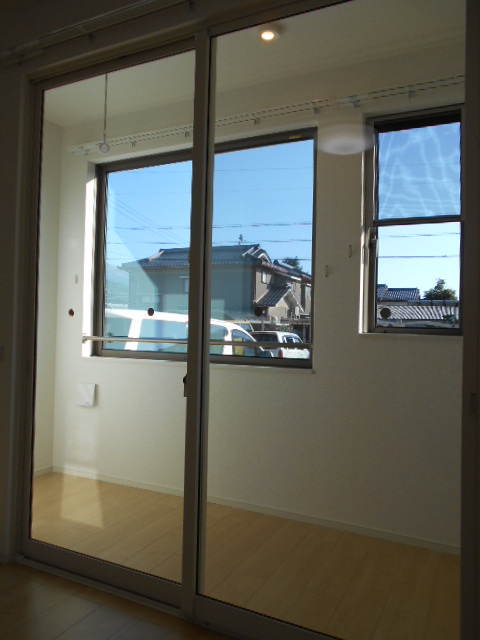 バルコニー　南面サンルーム（２．１畳）・照明設備あり