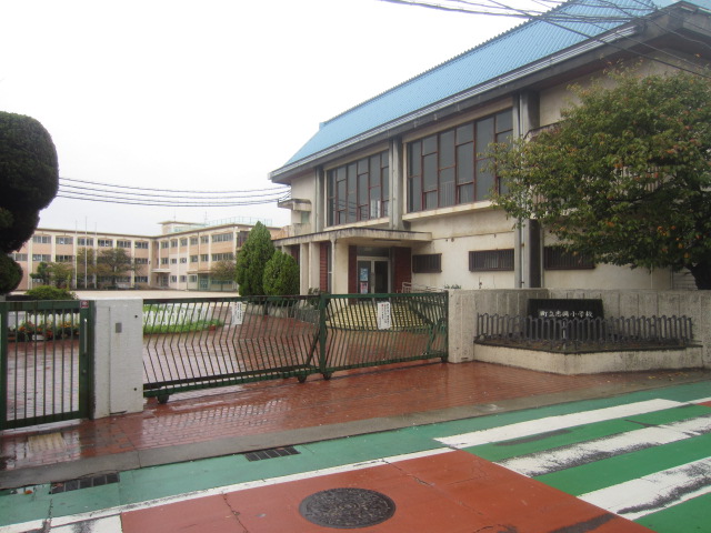 小学校　忠岡小学校（小学校）まで677m