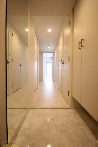 玄関　レオンコンフォート大手前ラトゥール