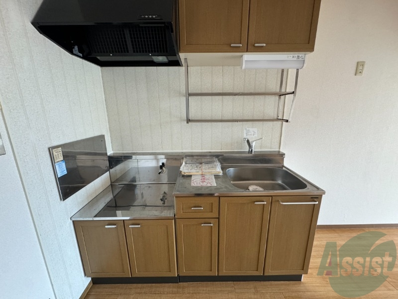 キッチン　キッチンは作業台もあり広めなので使いやすそうですね。