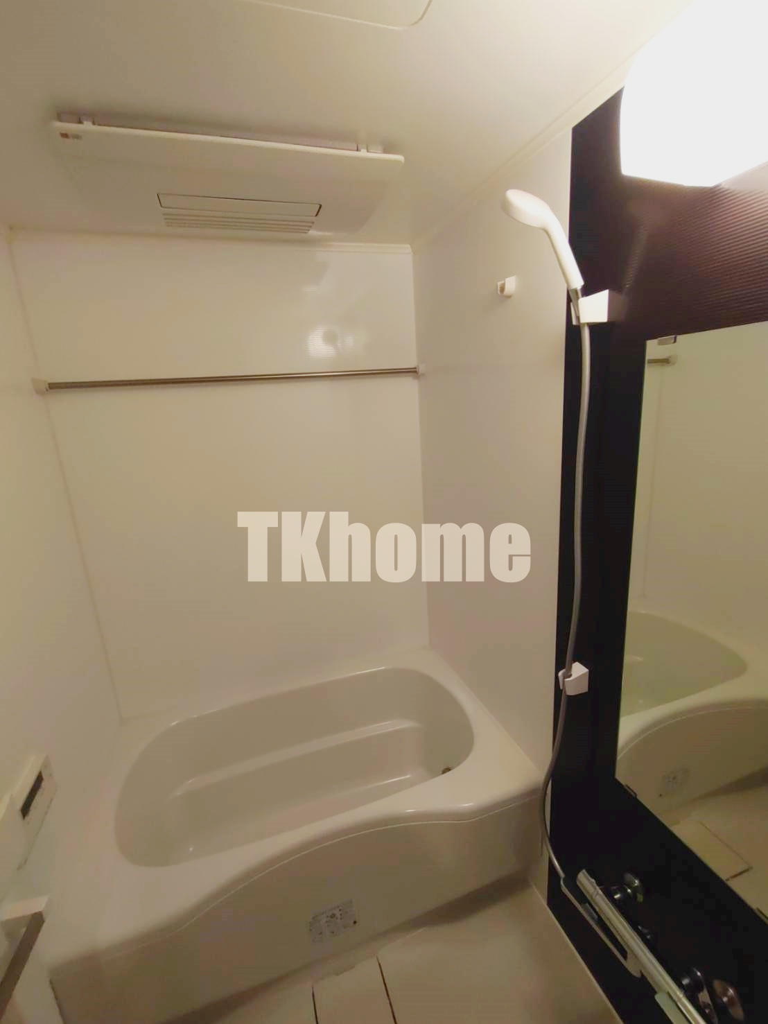 バス・シャワールーム　追い焚きバス・浴室乾燥機付き