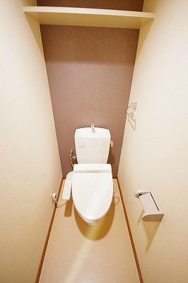 トイレ　温水洗浄便座付き