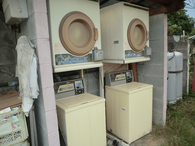 その他設備　洗濯機室内に置けます。敷地内にコインランドリーもあります。