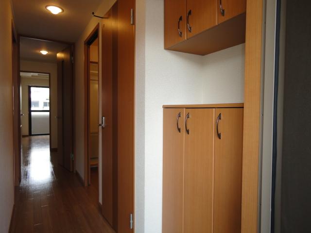 玄関　下駄箱（左右反転）（イメージ）