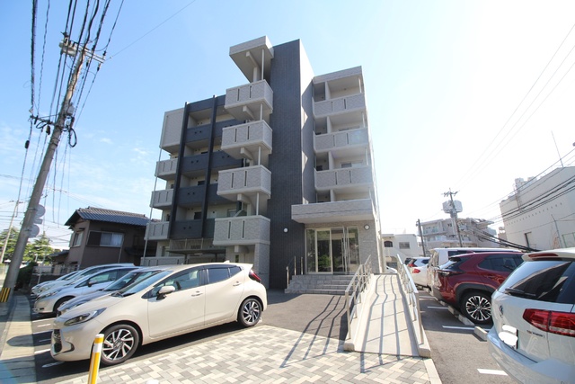 建物外観　ネット無料、宅配ＢＯＸ付のオートロックマンション♪