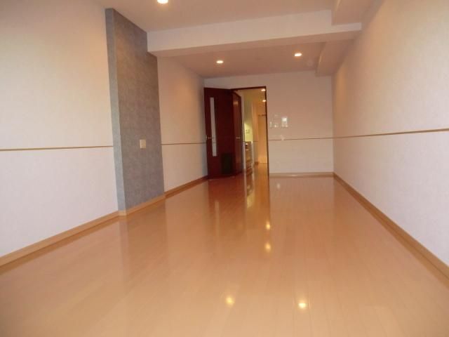 居室・リビング　広めのフローリング洋室14.5帖